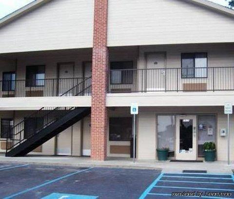 Oak Tree Inn Livonia West - photo 3