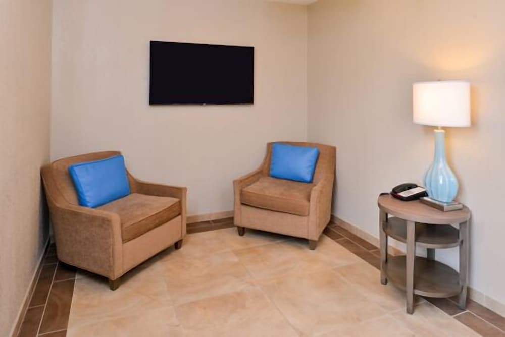 Candlewood Suites Beaumont an IHG Hotel - photo 4