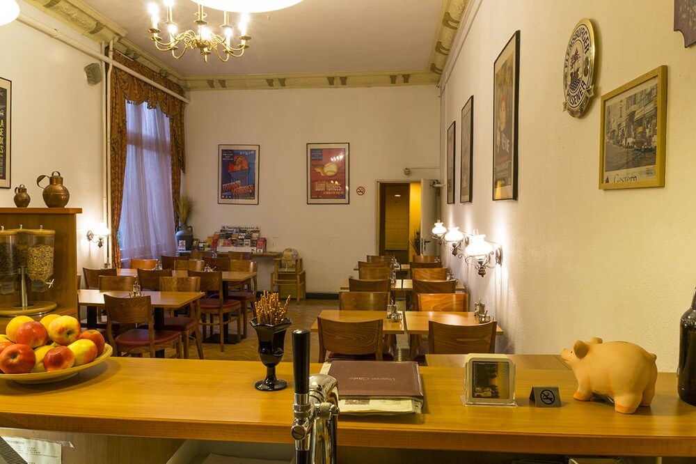 Hotel Lounge
