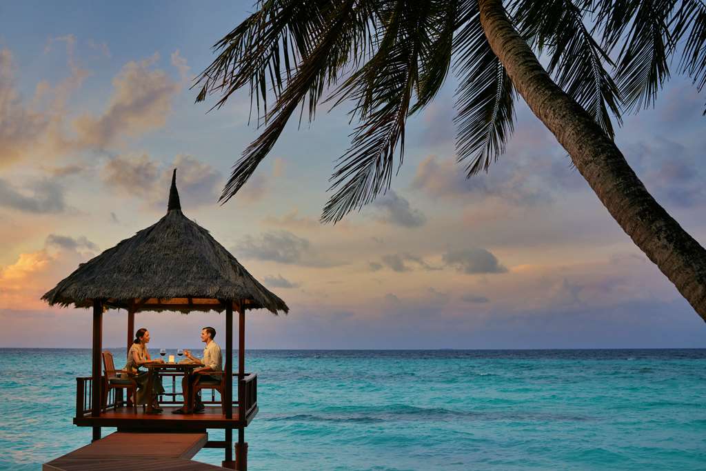 BT Vabbinfaru In Villa Dining