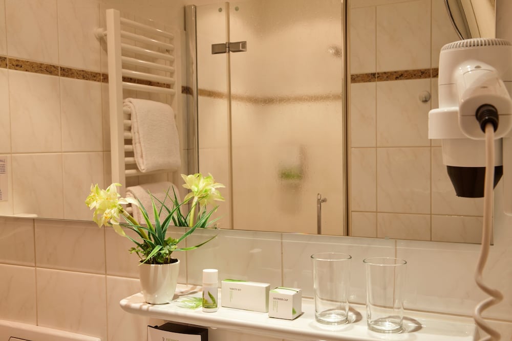 Bathroom amenities