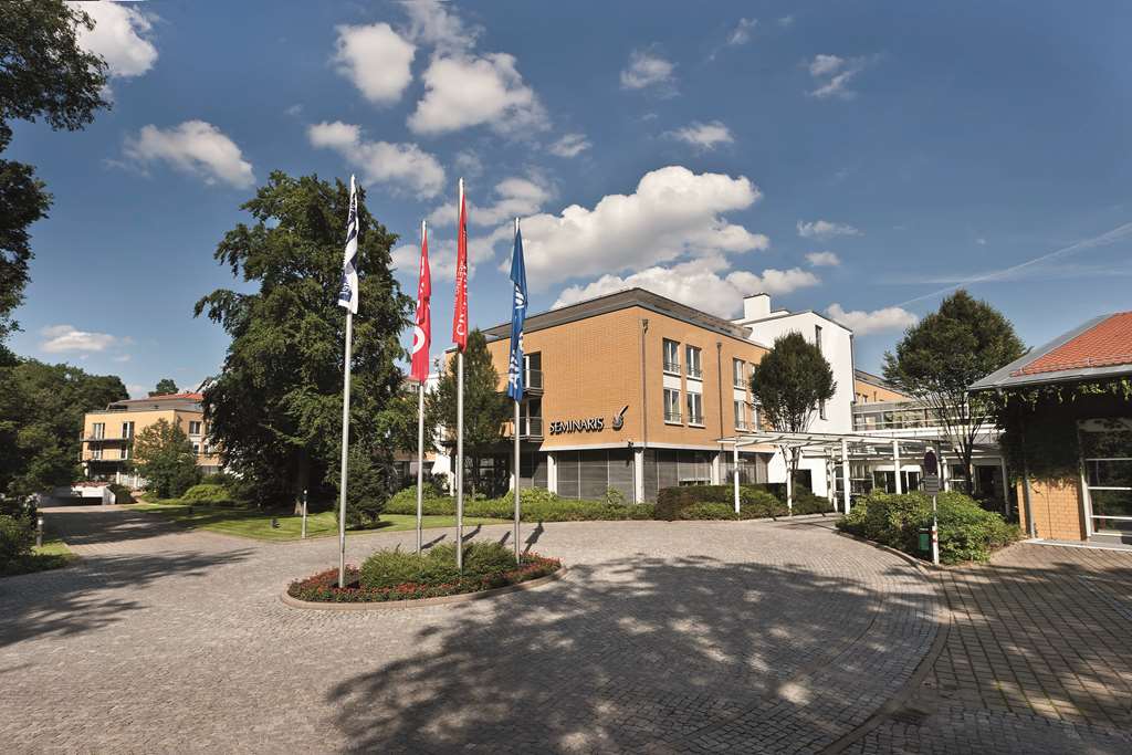 seminaris seehotel potsdam exterior main entrance day high