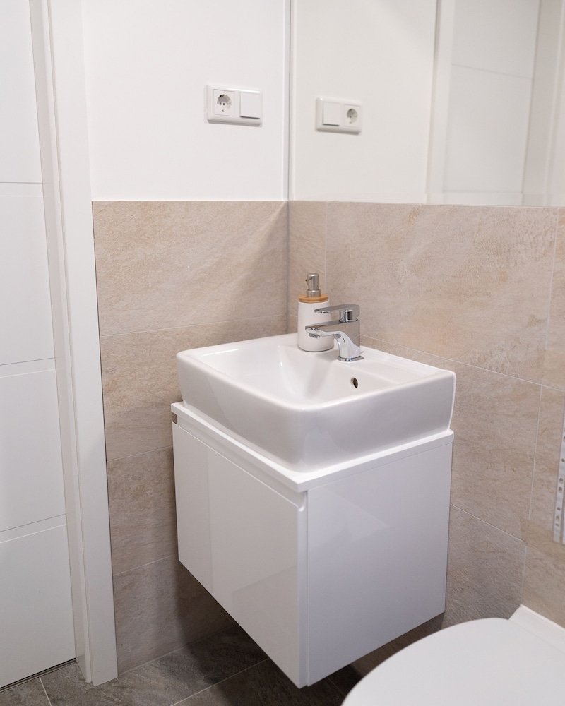 Bathroom sink
