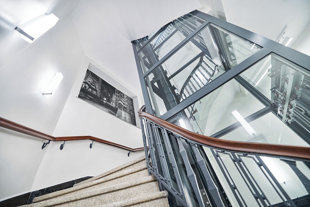 Handrails in stairways