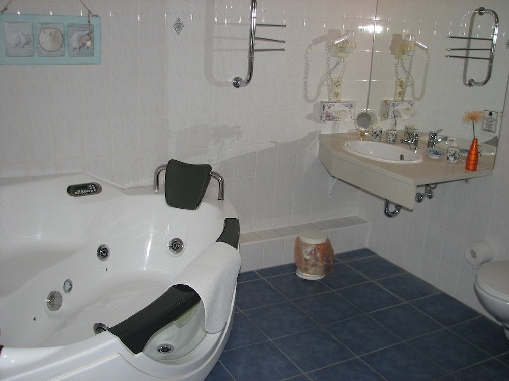 Jetted tub