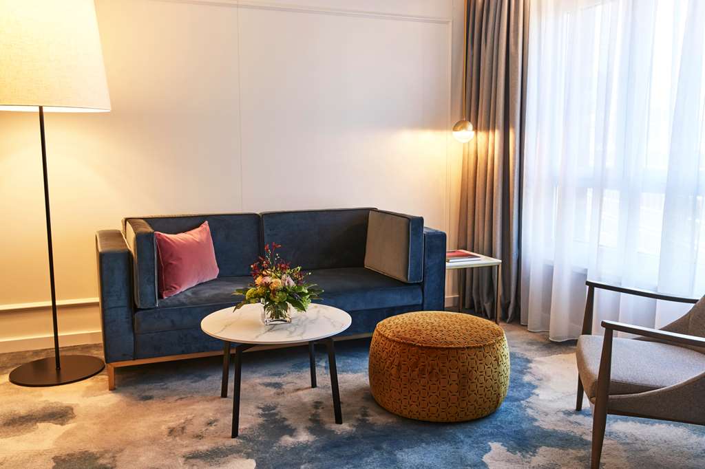 Steigenberger Hotel Hamburg - Deluxe Suite Living Area