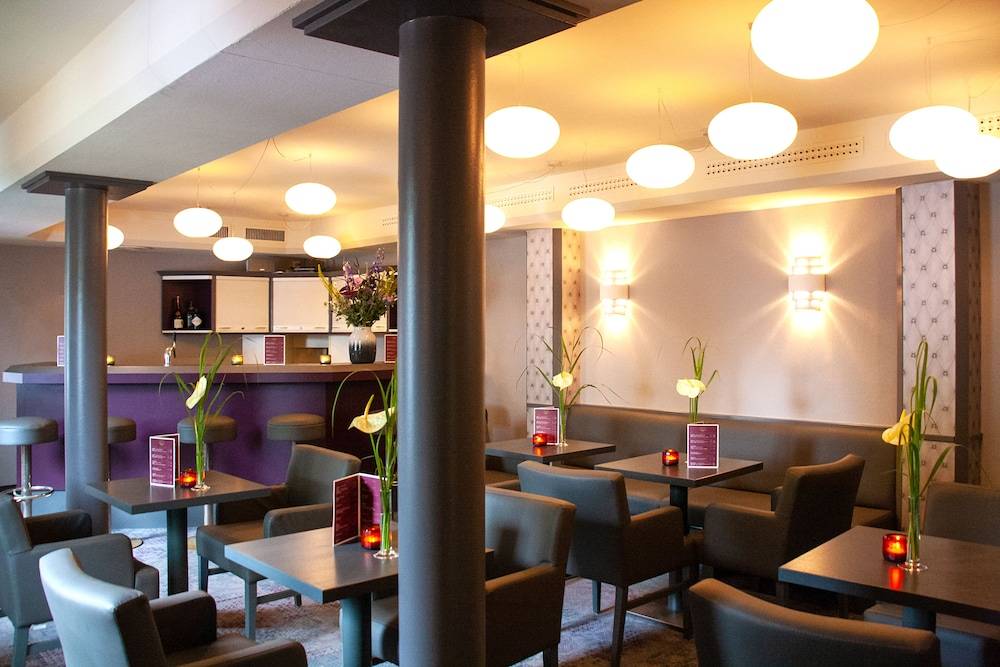 Hotel Bar