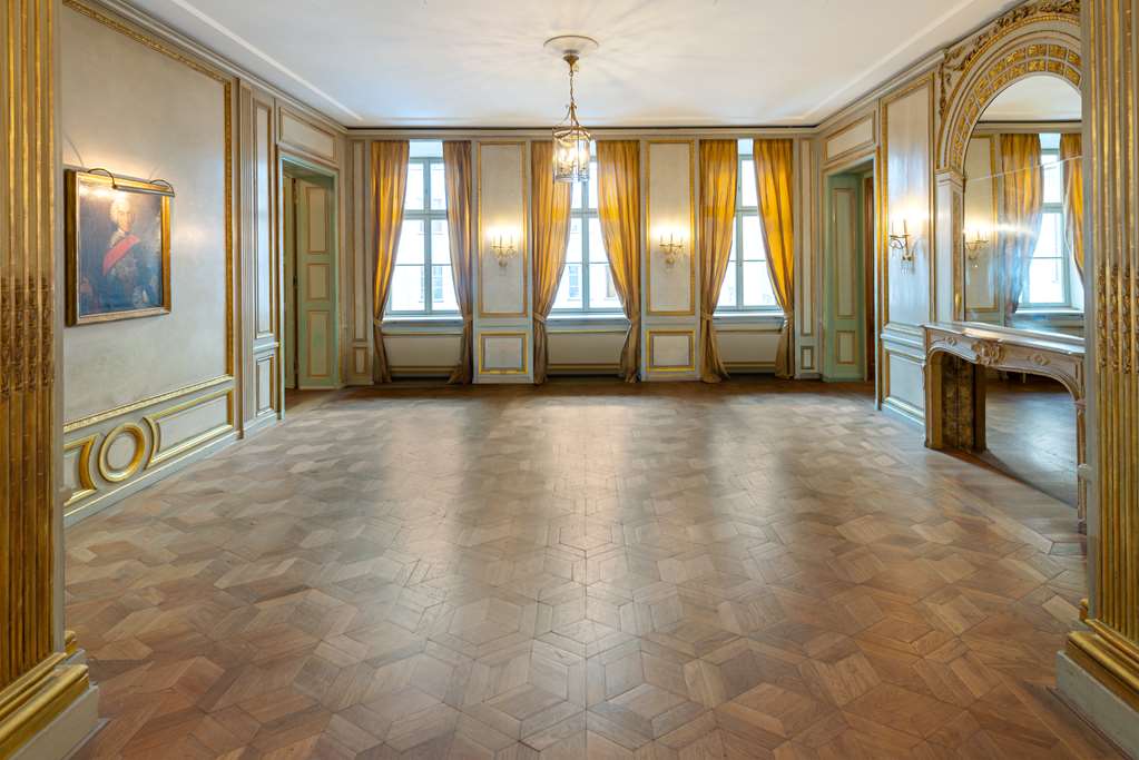 HBH Palais Montgelas Inneres Foyer Blick Fenster DanielSchvarcz