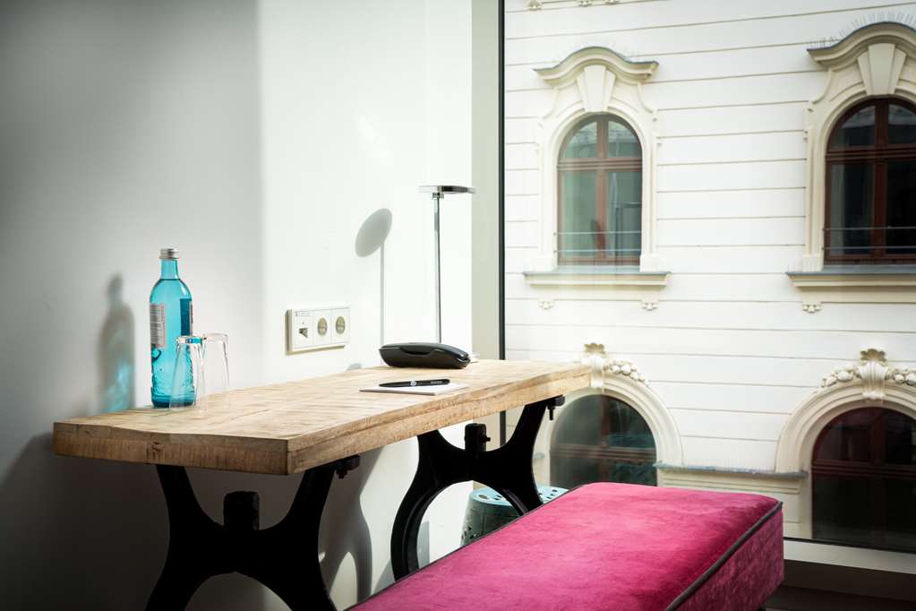 arthotel ana symphonie leipzig standard vierbettzimmer bank