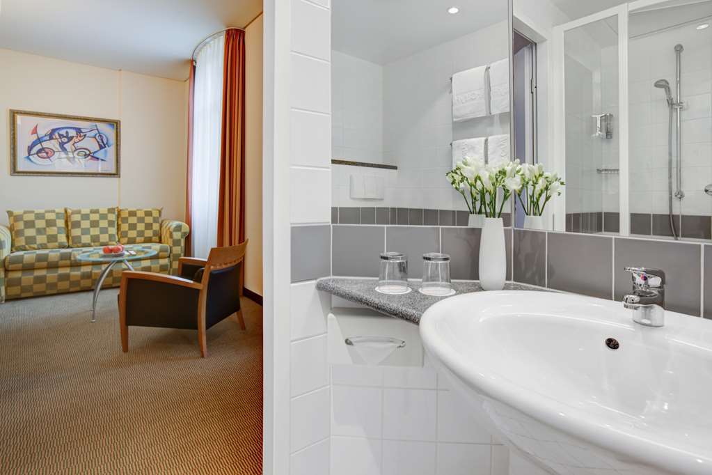 IntercityHotel Berlin-Ostbahnhof, Germany - Studio, bathroom