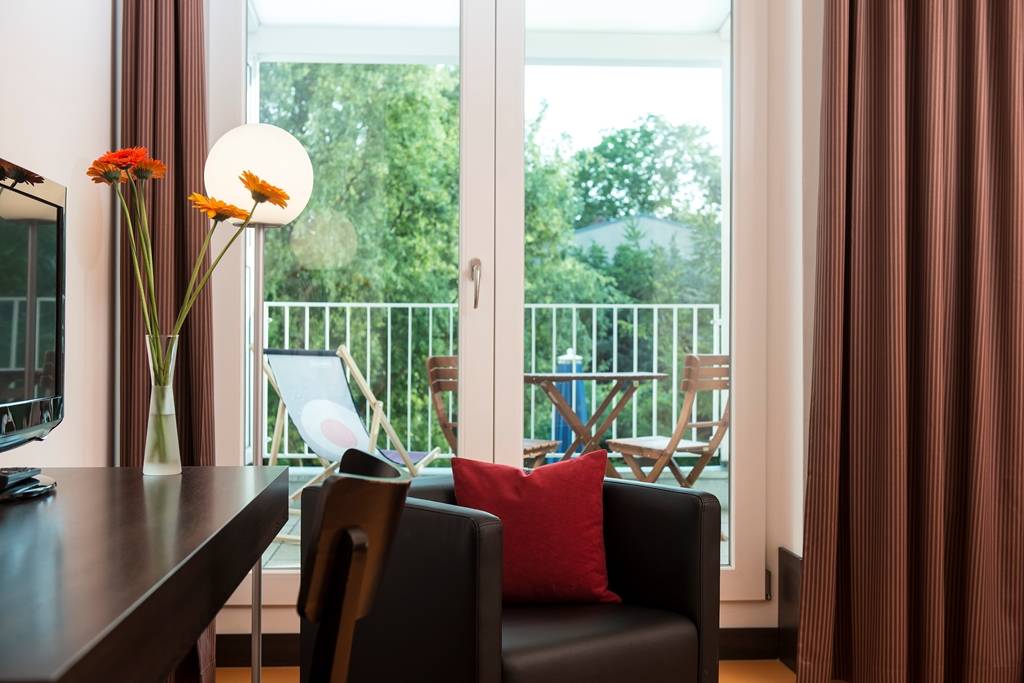 Double or twin bed room with balcony