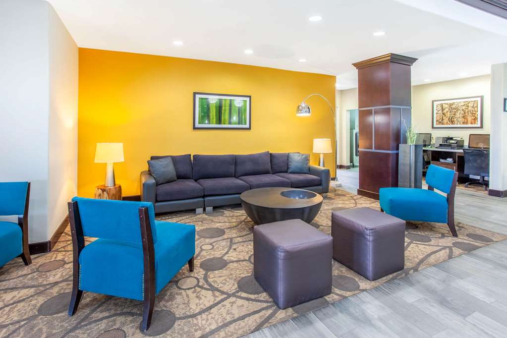 La Quinta Inn & Suites by Wyndham Gonzales TX - photo 3