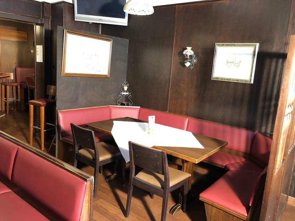 Sports bar