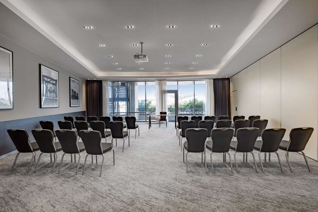 Airport 1 - theater seating