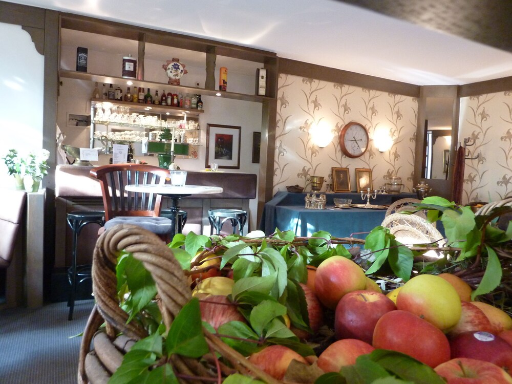 Hotel Bar