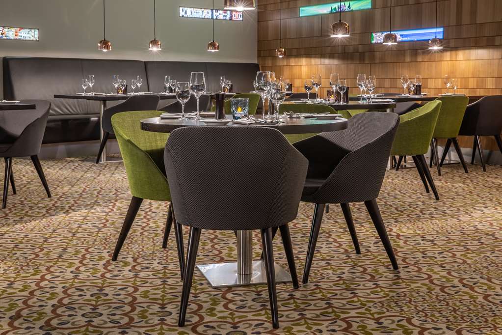 Circle Bar & Restaurant