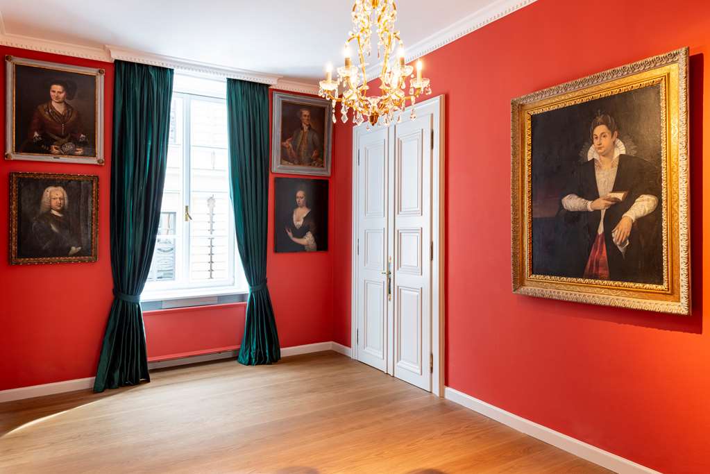 HBH Palais Montgelas Portrait Salon Blick Fenster DanielSchvarcz