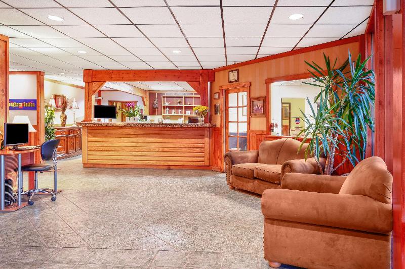 Howard Johnson by Wyndham Helena - photo 4