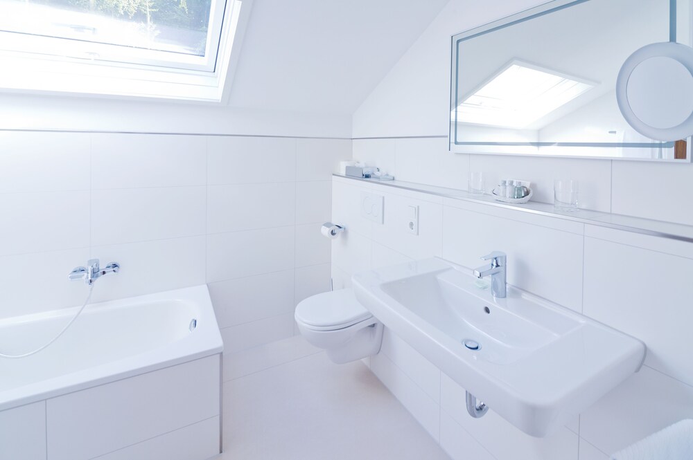 Deep Soaking Bathtub