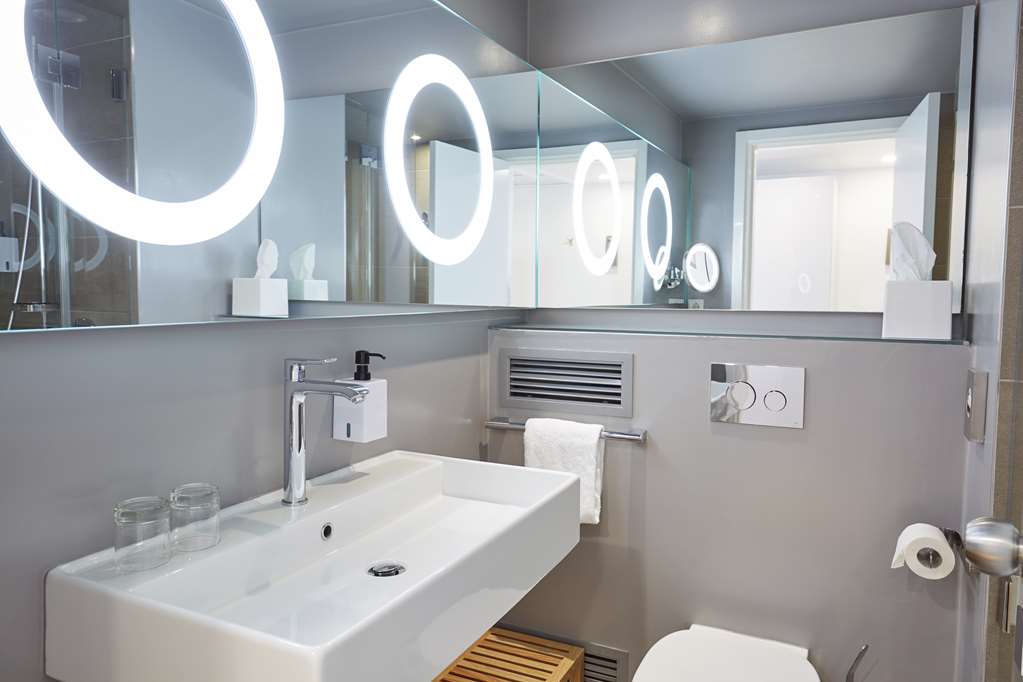 Scandic Frankfurt Museumsufer rooms standard family superior bathroom