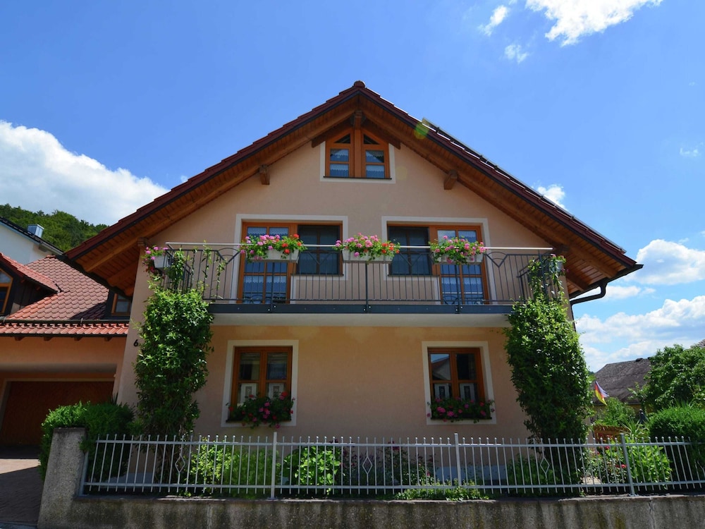 Homely Apartment with BBQ in Riedenburg Prunn near Forest