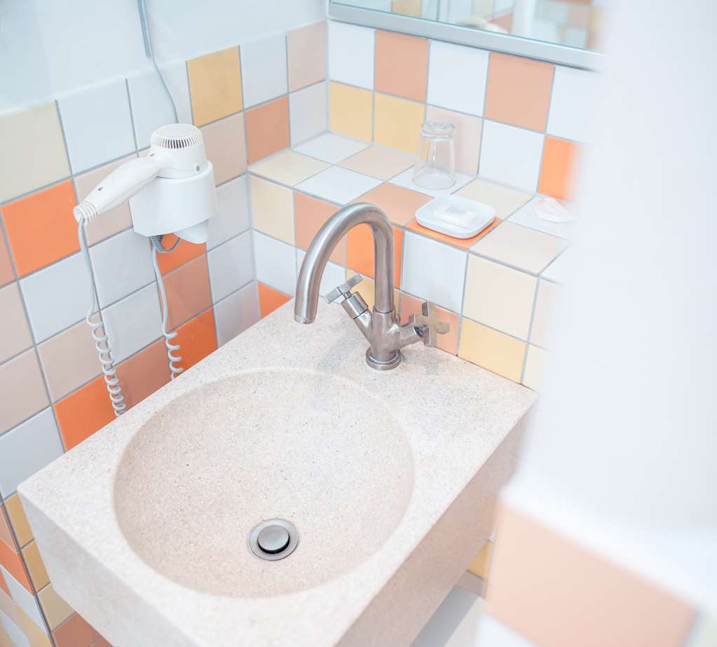 Hotel Bleibtreu Berlin by Golden Tulip-bath CScopyright: Marco Knopp