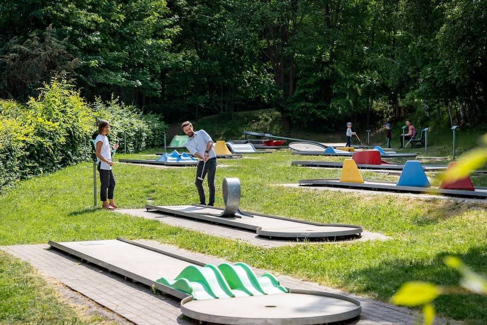 Mini-golf