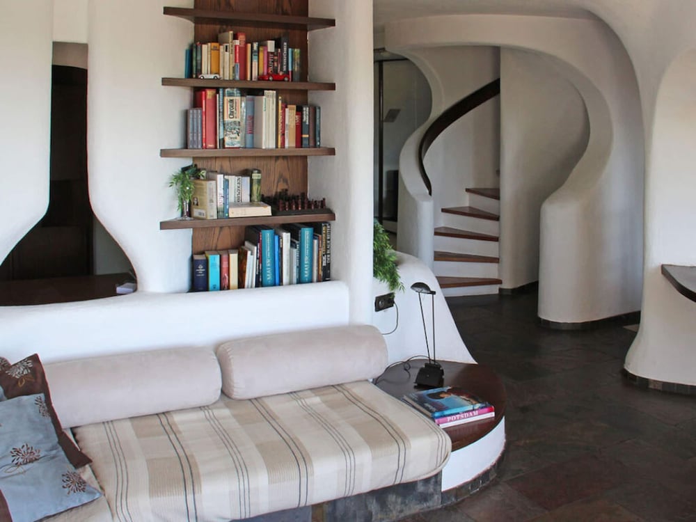 Hermitage dahn Modern Retreat