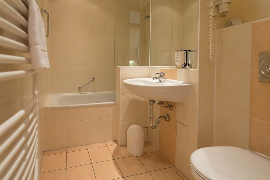 Bathroom Double room_TOP VCH Hotel Albrechtshof Berlin