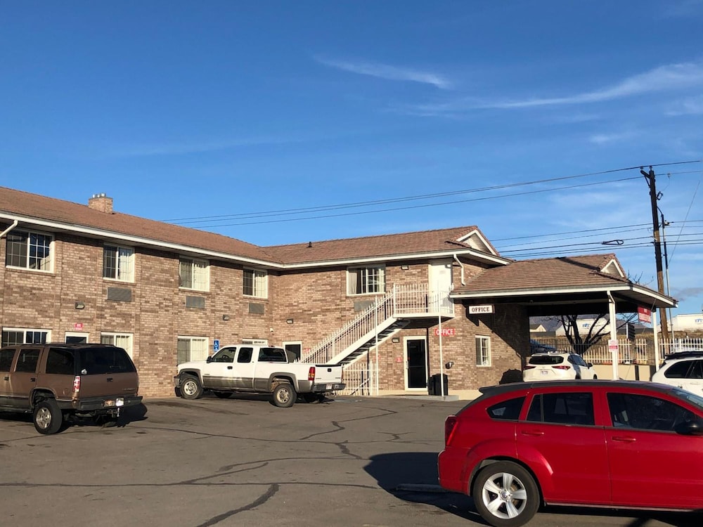 Ameri Stay Inn & Suites - featured photo