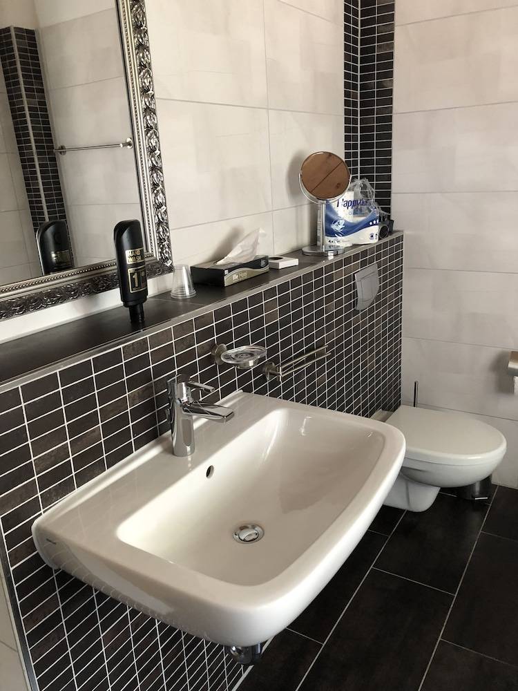 Bathroom amenities