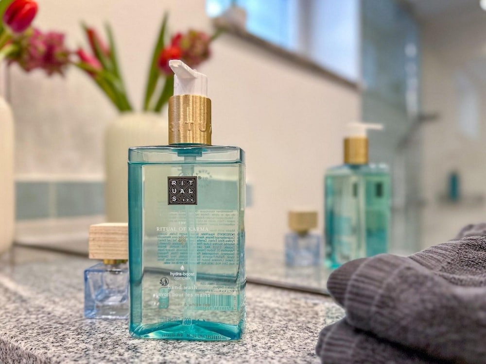 Bathroom amenities