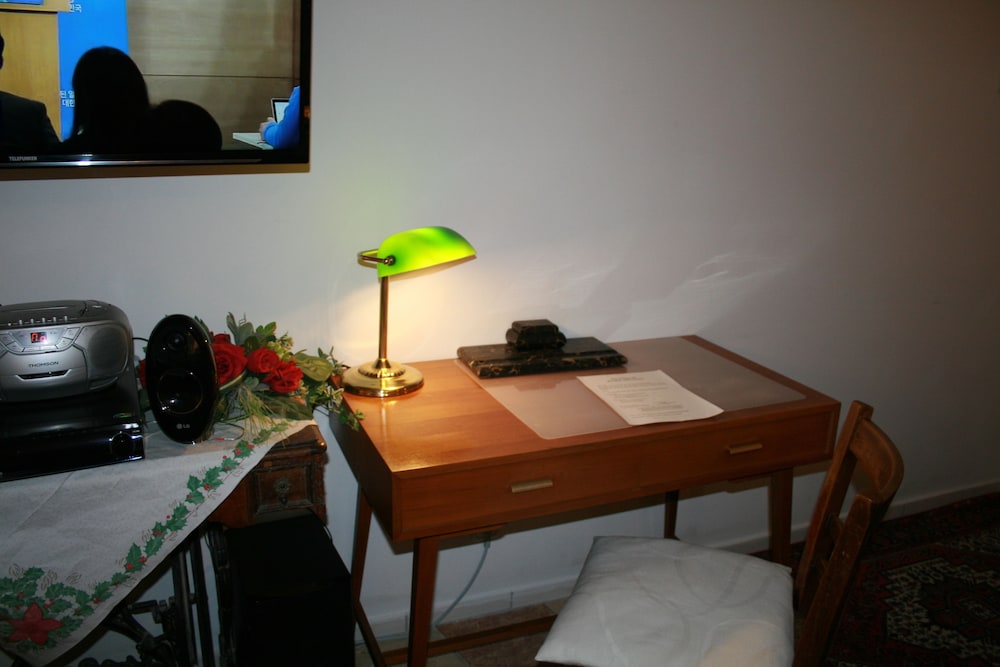 In-room business center
