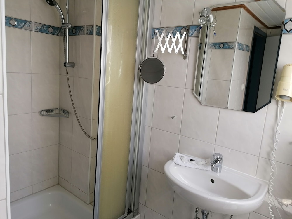 Bathroom shower