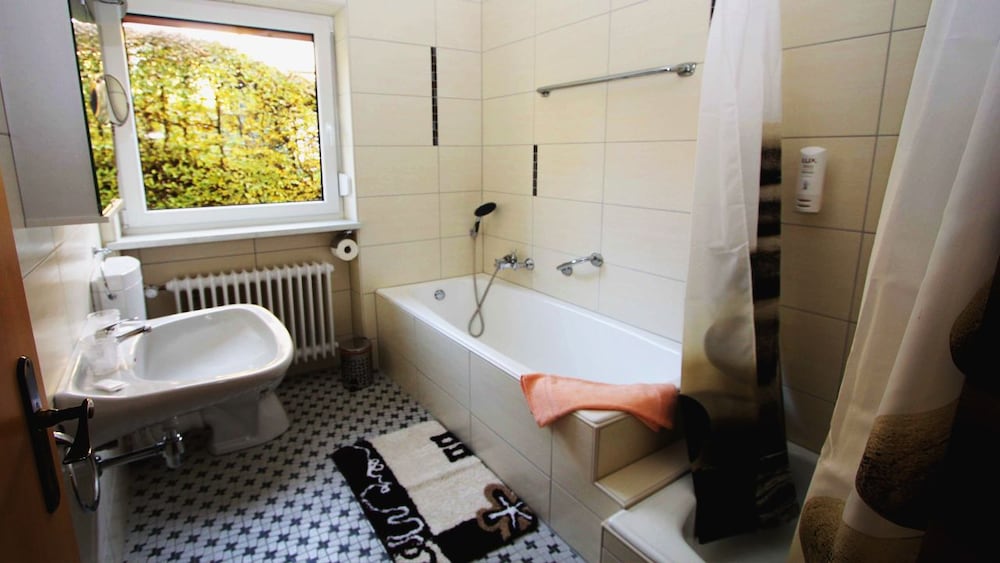 Bathroom amenities