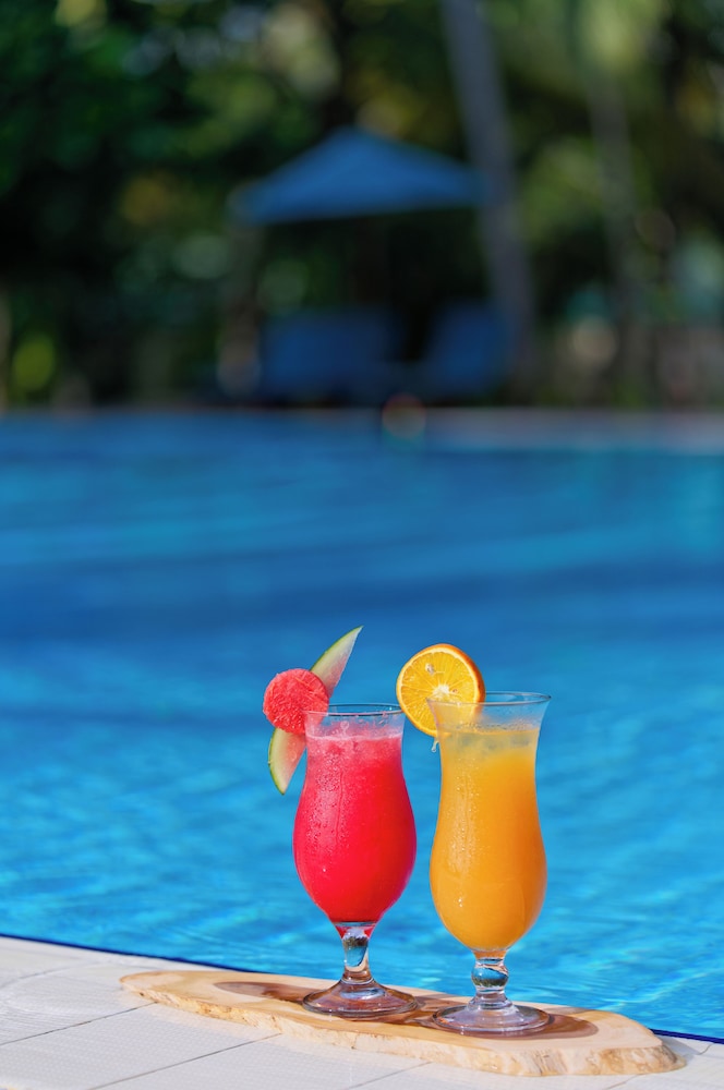 Poolside bar