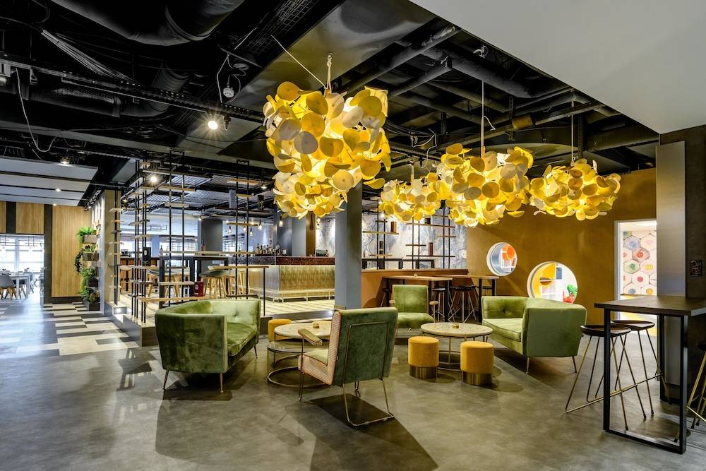Lobby lounge