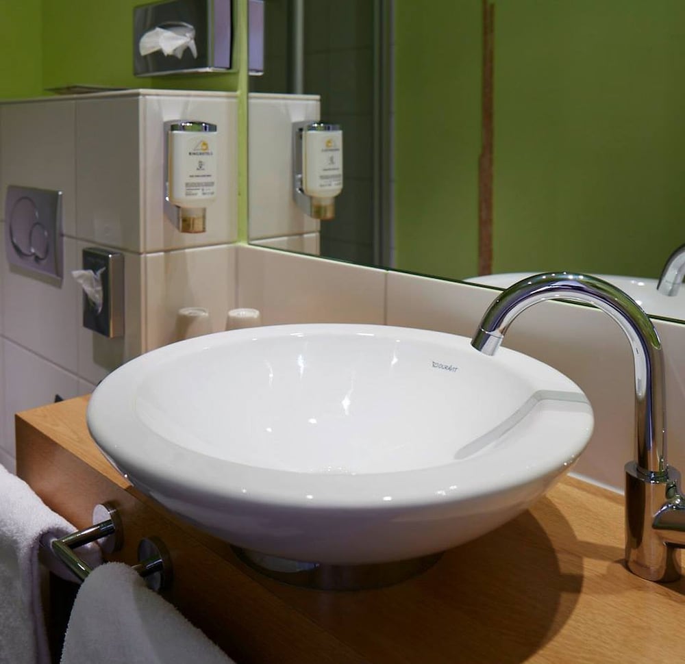 Bathroom sink