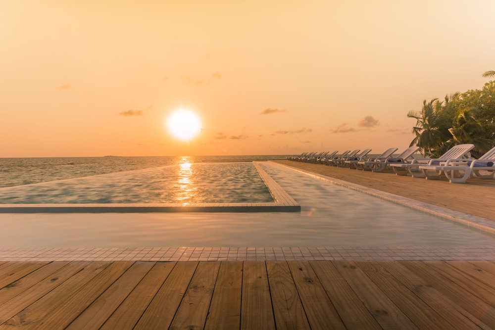 Infinity pool
