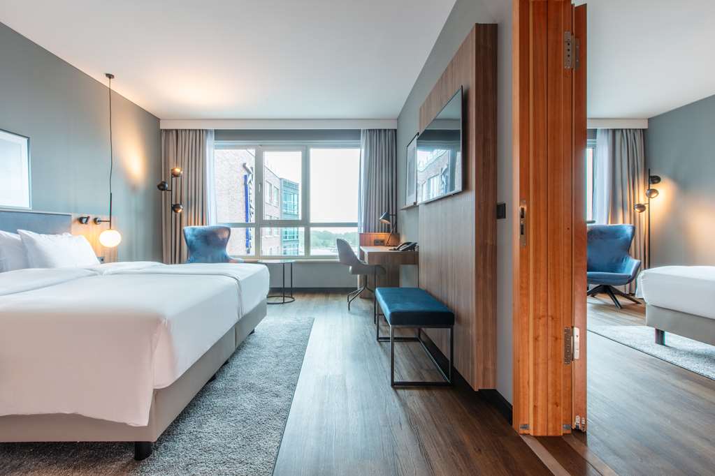 Connecting standard rooms