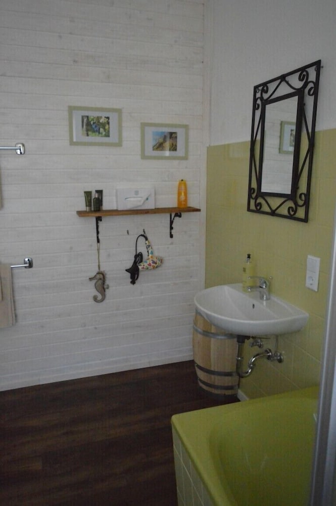 Bathroom sink
