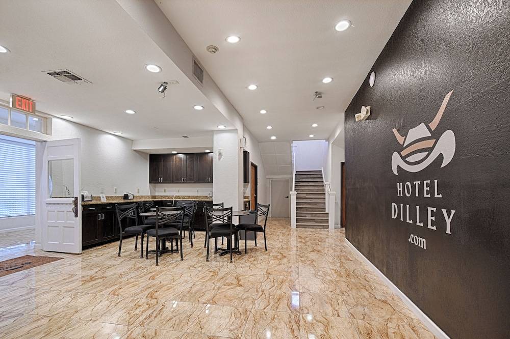 Hotel Dilley Grand - photo 2
