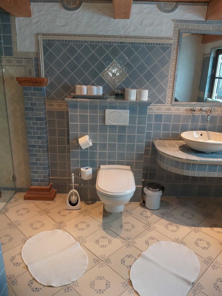 Bathroom amenities