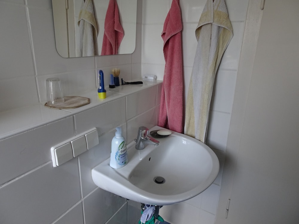 Bathroom sink