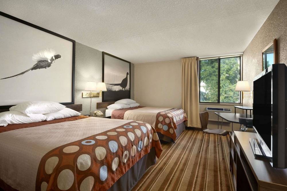 Super 8 by Wyndham Redfield - photo 2