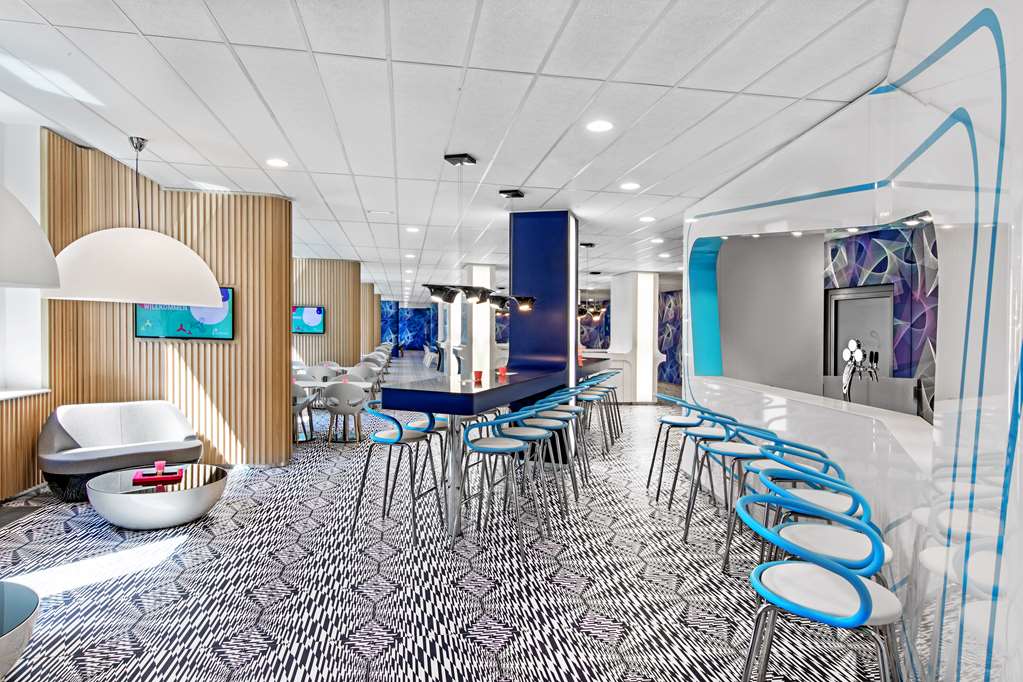 Lobby bar