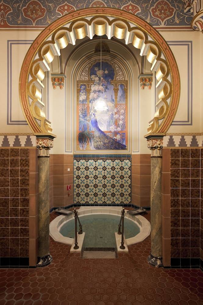 Indoor spa tub