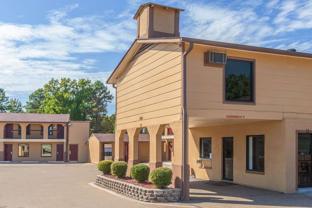 Super 8 by Wyndham Mt. Pleasant TX - photo 2