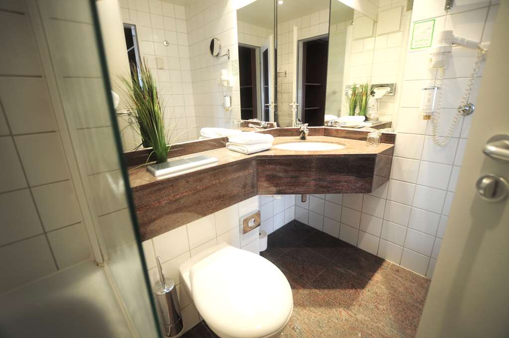 Our bathrooms in the Hansa Apart-Hotel.