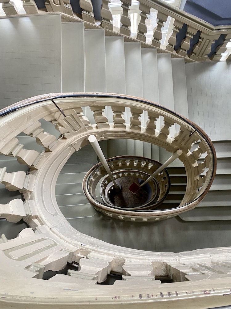 Handrails in stairways
